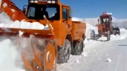 Karayolları ekipleri kışın yoğun yaşandığı yerlerde çalışmalarını sürdürüyor
