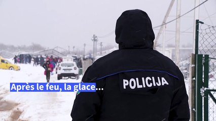 Bosnie: des migrants luttent contre le froid dans un camp incendié