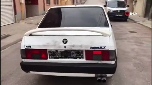 Kendi araçlarına takmak için başka bir aracın kapısını ve farını çaldılar