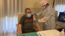 Vicente Mirón, de 72 años, primer extremeño en recibir la vacuna
