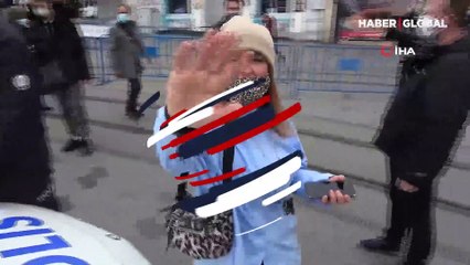 Taksim'de kadın turist gazeteciye saldırdı