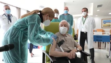 Antonio, de 73 años, y Pilar, de 78, son los primeros vacunados contra el COVID-19 en Andalucía