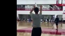 Basket-Ball - NBA - Stephen Curry hits more than 100 3-points in a row at training