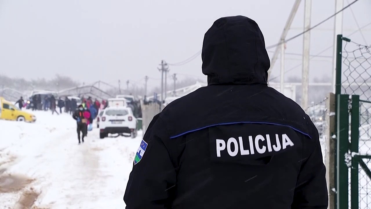 Bosnien: Flüchtlinge kämpfen nach Brand in Lager gegen die Kälte