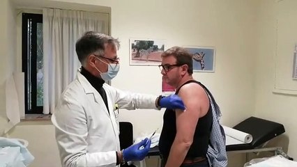 V-day ad Andria, il dottor Giancarlo Cannone tra i primi a sottoporsi al vaccino anti-covid