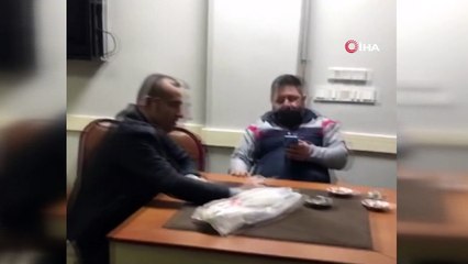 Beyoğlu’nda kepengi indirip oyun oynatan kıraathaneye baskın kamerada