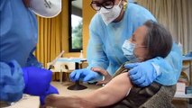 Vaccini anti covid nelle Rsa pugliesi, prima vaccinata è una signora 94enne: 