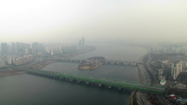 [날씨] 봄처럼 포근, 초미세먼지↑...내일 오후부터 세밑 한파 / YTN