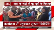 Uttar Pradesh: सत्ता के नशे में चूर बीजेपी विधायक रमेश चंद्र मिश्र ने जमकर चलाए लात घूंसे, देखें विधायक की हनक