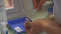 أوروبا.. بدء حملات التطعيم ضد كورونا وسط مخاوف من آثار اللقاح الجانبية
