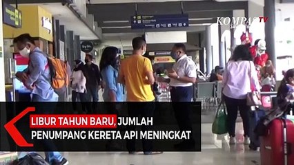 Libur Tahun Baru, Ribuan Penumpang Padati Stasiun Gubeng