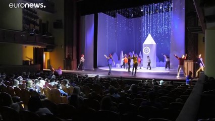 Trotz Covid-Gefahr in Russland: Väterchen Frost darf mit Kindern feiern