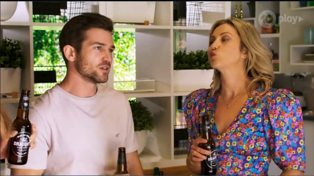 Neighbours 8524 Monday, December 28th 2020 l Neighbours Ep. 8524, 12/28/2020 l Chloe and Elly 8524