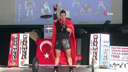 Tolga Çakmak, halter silkmede dünya rekoru kırdı