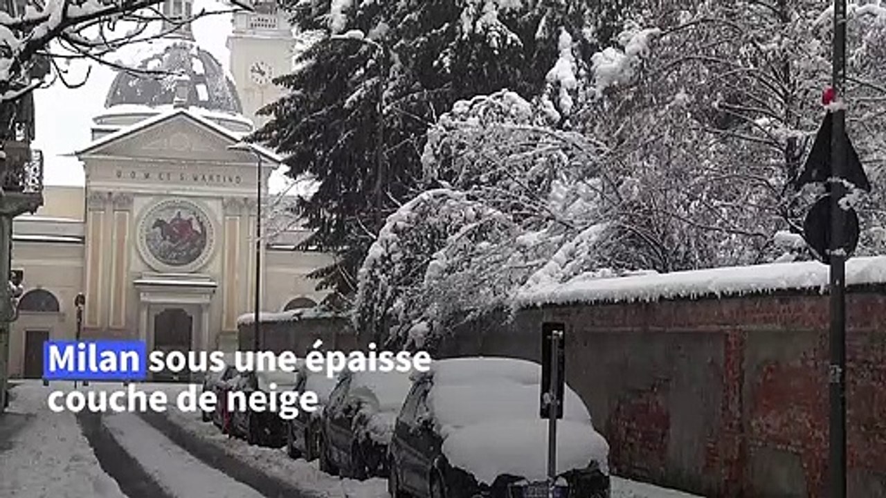 Une épaisse couche de neige recouvre Milan