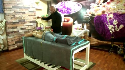 تدليك بالثعابين في مصر.. لكن ليس لأصحاب القلوب الضعيفة