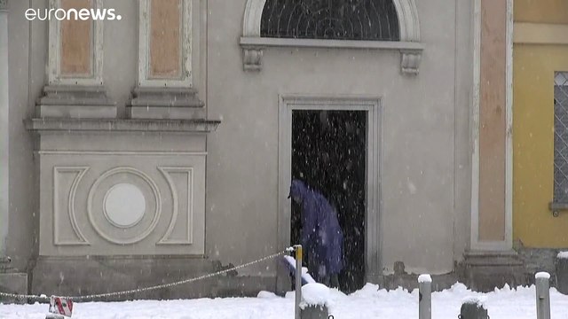 Πυκνό χιόνι στο Μιλάνο - Προβλήματα στους δρόμους