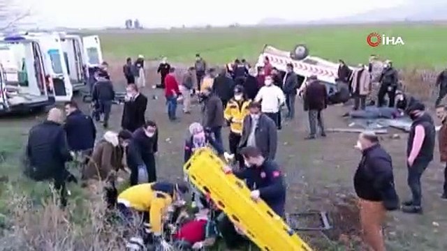 Sağlık ve askeri personeli taşıyan minibüs şarampole devrildi: 1 ölü, 7 yaralı