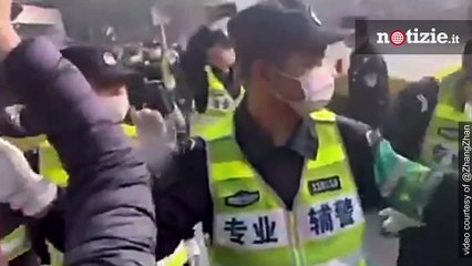Coronavirus, condannata Zhang Zhan: la blogger cinese che rivelò le notizie sul focolaio di Wuhan