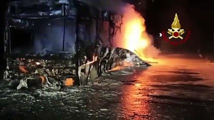 Montescudo (RN) - In fiamme autobus, illeso conducente (28.12.20)