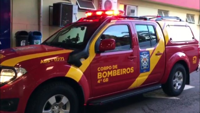 Menino de cinco anos fica ferido ao cair da janela de apartamento, na Rua Baía Formosa, no Riviera