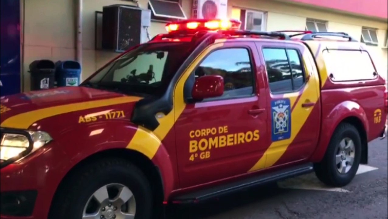 Menino de cinco anos fica ferido ao cair da janela de apartamento, na Rua Baía Formosa, no Riviera