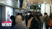 Subway cars in Seoul still crowded during rush hour despite Level 2.5 social distancing