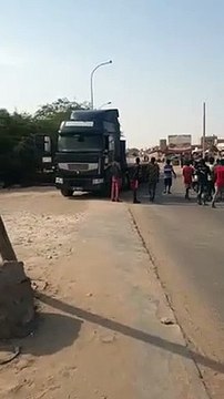 Non respect de la grève des gros porteurs: Les défaillants descendus de leurs véhicules, puis bastonnés
