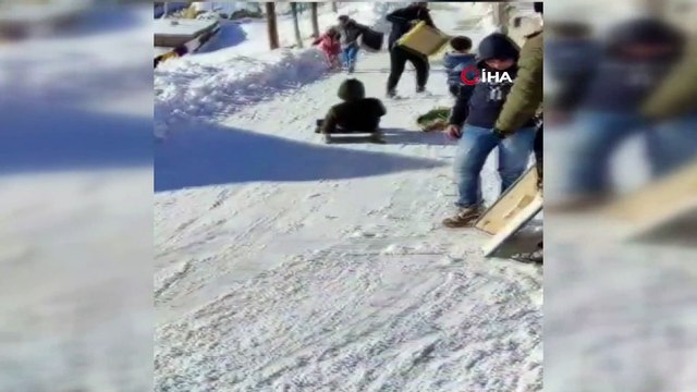 Güneşli havada kızak keyfi