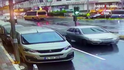 İstanbul'da minibüs dehşeti! Metrelerce sürüklenen kadının kulağı koptu