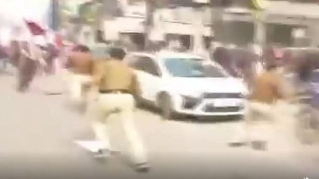 Farmers Protest: Police lathi-charge protestors in Patna