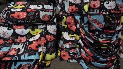 Fedakar Anne Çanta Üreterek Çocuklarını Üniversiteye Gönderiyor