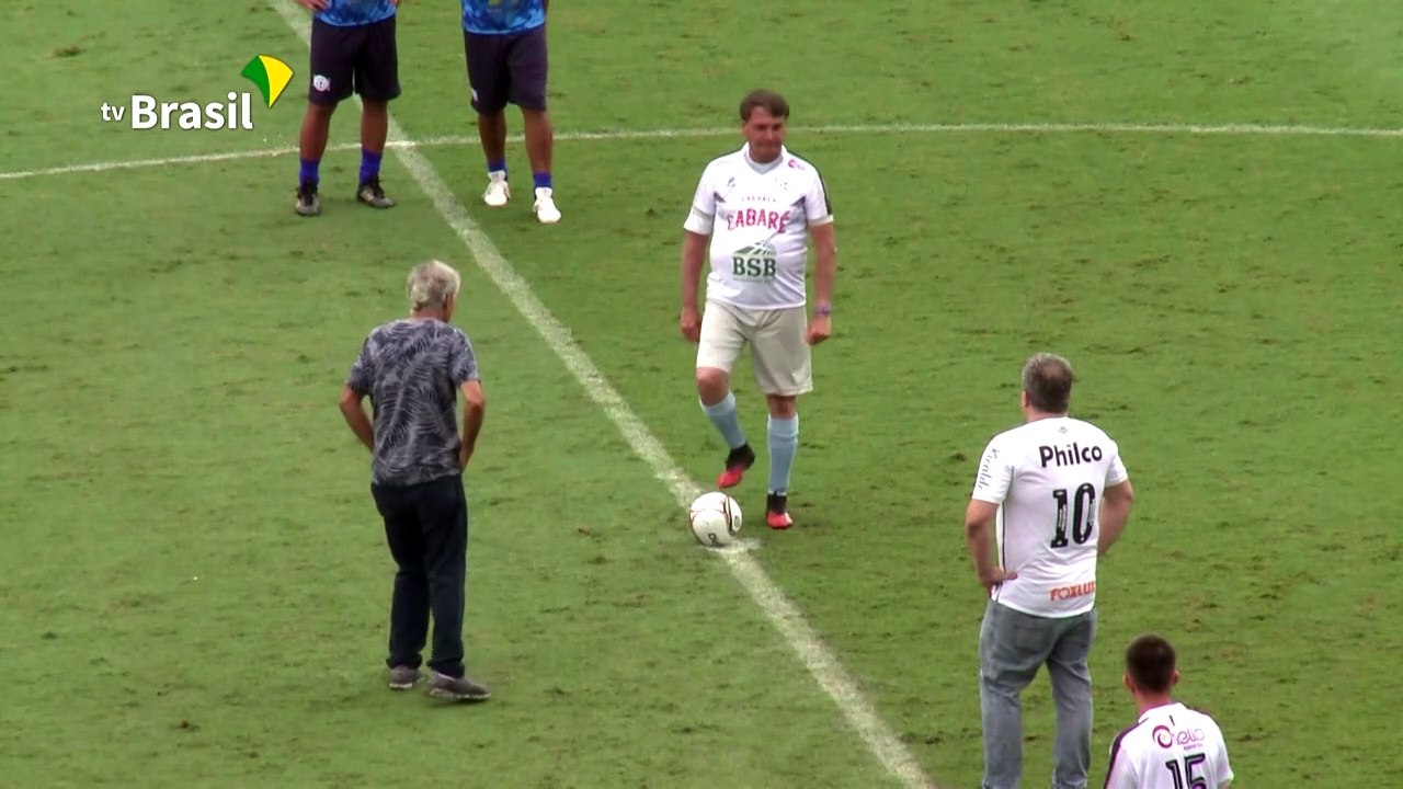 Bolsonaro marca em amistoso