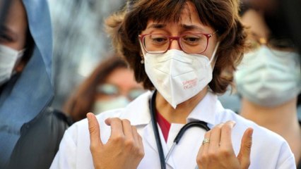 Yılın doktoruna hastanede gözyaşlı veda