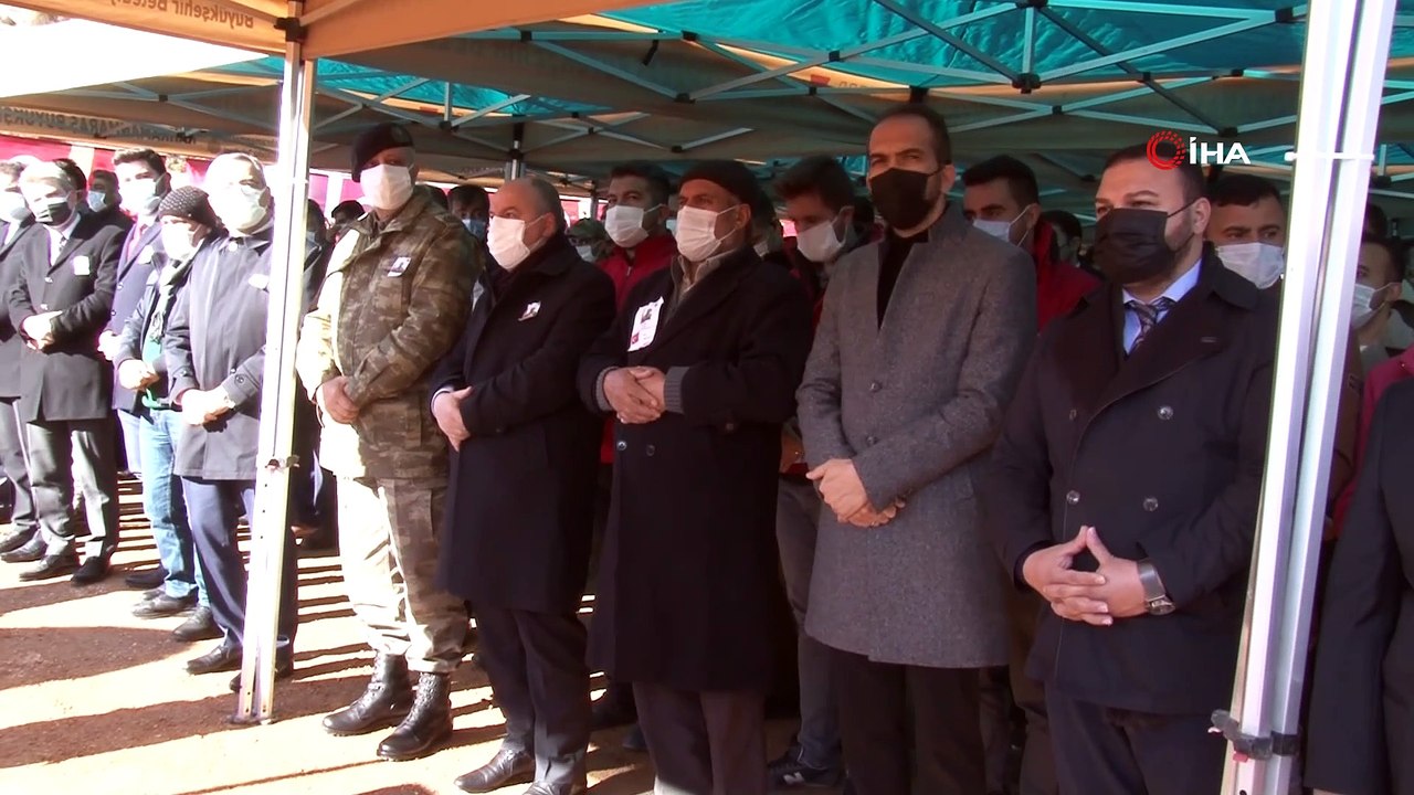 Çığ şehidinin cenaze namazını imam ağabeyi kıldırdı