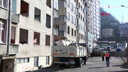 Dolgu zemine inşa edilen Rize'nin 'Pisa Kuleleri' boşaltılıyor