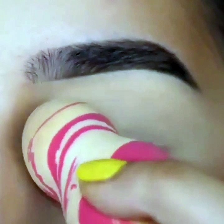 Eye makeup