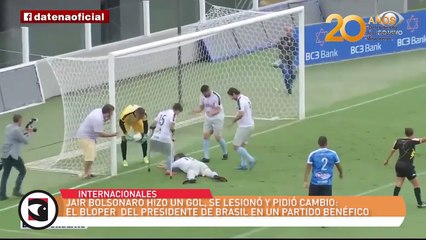 Jair Bolsonaro hizo un gol, se lesionó y pidió el cambio: el blooper del presidente de Brasil en un partido benéfico