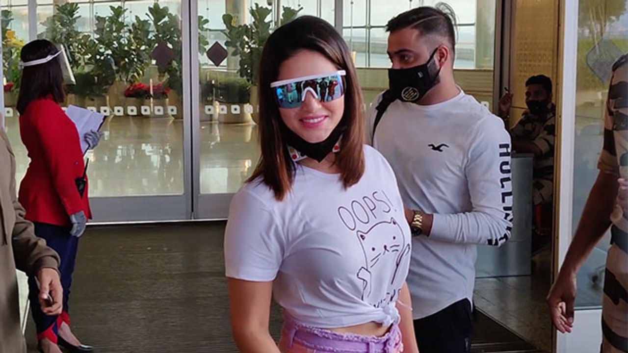 Bollywood actress Sunny Leone spotted at Airport |FilmiBeat