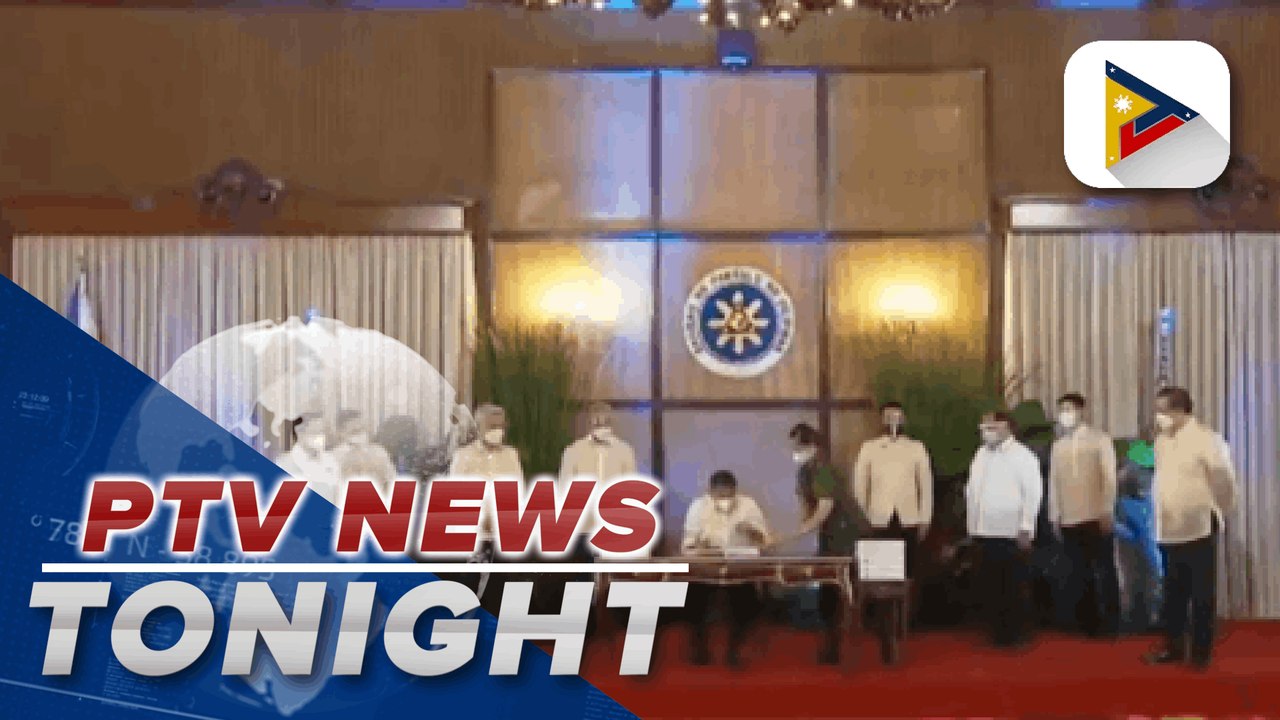 PRRD signs the 2021 proposed national budget in...