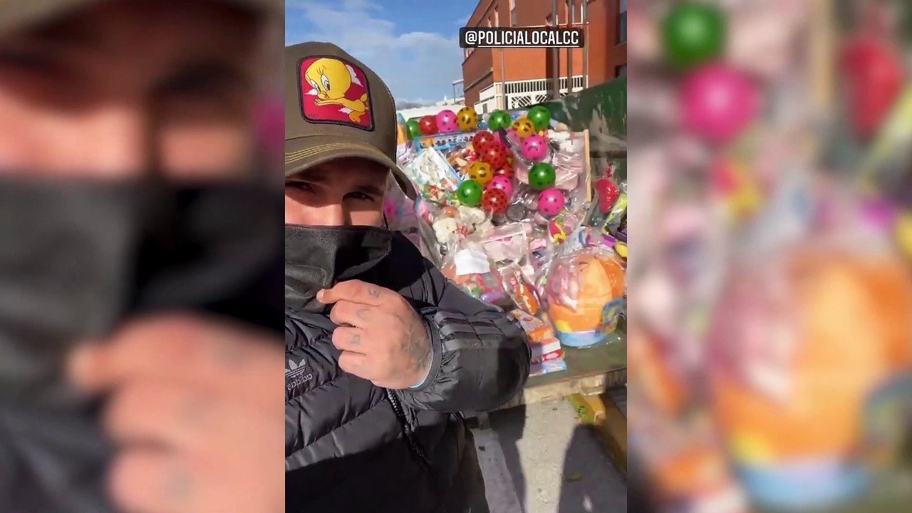 Kiko Rivera cumple su promesa y reparte regalos a los niños por Navidad