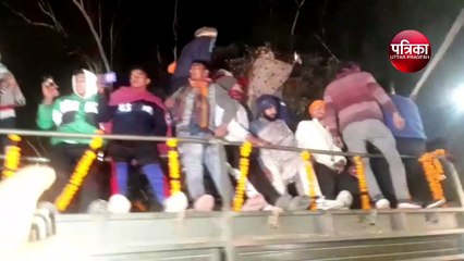 मेरठ में पहुंचा शहीद मेजर का पार्थिव शरीर देखें वीडियो