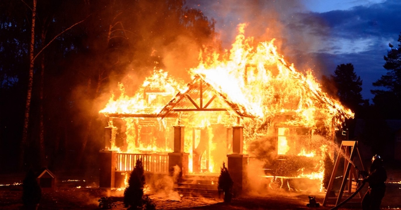 À 7 ans, il sauve sa petite soeur par la fenêtre lors de l'incendie de leur maison