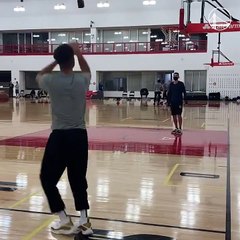 Stephen Curry enchaîne les 3 points sans en rater un