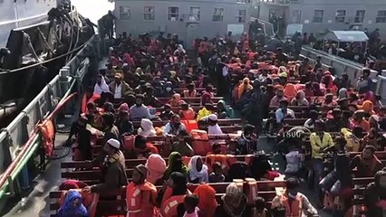 بنغلادش تنقل أكبر مجموعة من الروهينغا إلى جزيرة معزولة
