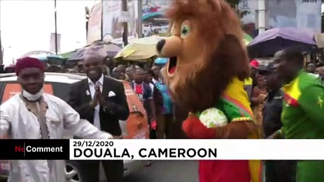 Der löwe tanzt, kamerun wartet