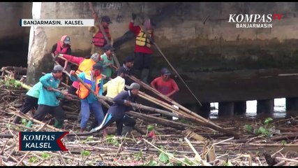 Sampah Sungai Menumpuk Tutup Jalur Transportasi Air, Pasukan Turbo Dikerahkan Untuk Mengurai