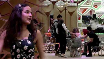 Bigg Boss 14: Jasmin Bhasin की इस बात पर Contestant हुए नाराज़, कह दिया ये! | FilmiBeat