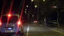 Dur İhtarına Uymadılar, Polisten Kaçarken Yolun Bittiğini Görmeyip Otomobille Tarlaya Düştüler