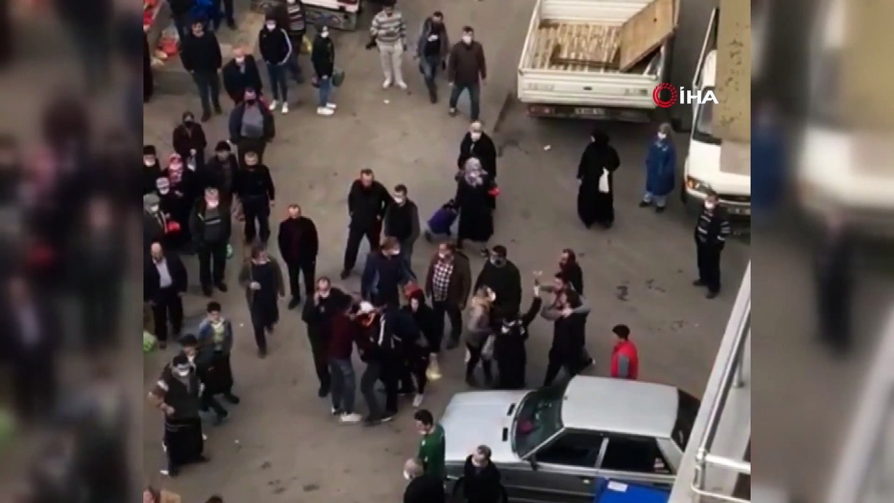 Koronavirüsü unutturan kavga! Pazarda genç kadınla adamın yumruklu kavgası...